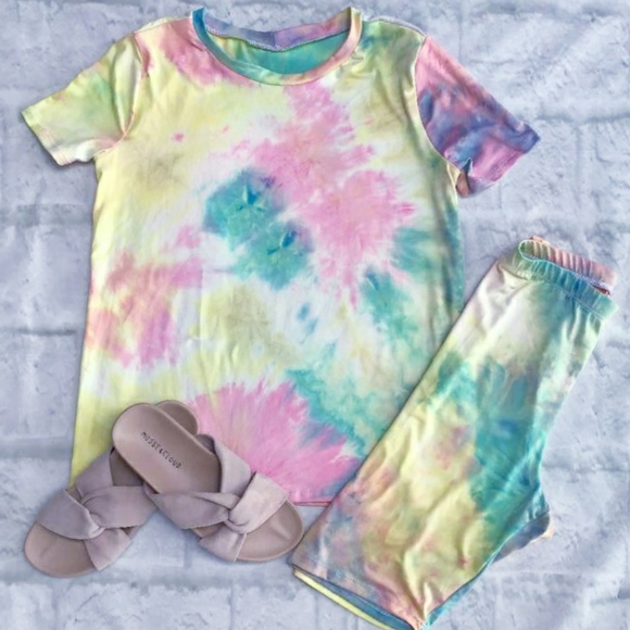 Tie-Dye Biker Shorts and Short Sleeves Top - Picture 5 of 8